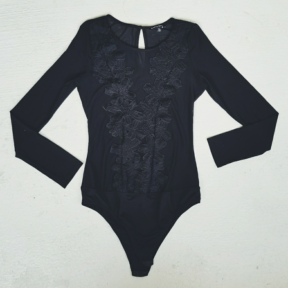 ❣️3/$30❣️Haute Monde Floral Bodysuit